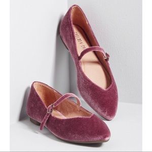 Chelsea Crew Point Taken Velvet Flat